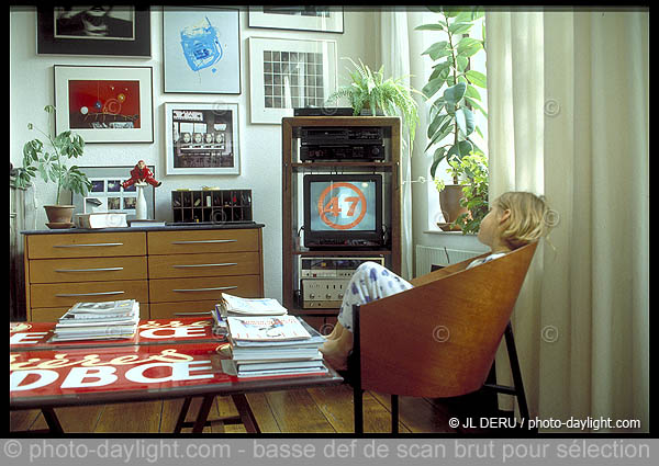 enfants devant la tlvision - children watching at television